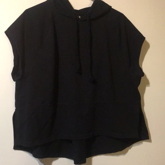 Black muscle cut hi-lo athletic top - Picture 2 of 6